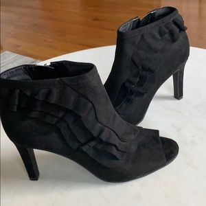 Unisa Black Ruffled Bootie Heels, Size 8.